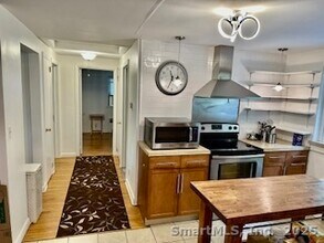 422 S Main St in West Hartford, CT - Building Photo - Building Photo