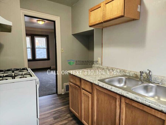 916-918 Peckham St in Akron, OH - Building Photo - Building Photo