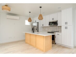 4103 SE Olsen St, Unit #7 in Milwaukie, OR - Building Photo - Building Photo