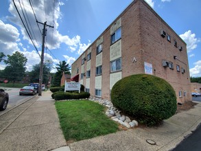 Tremont Court Apartments in Philadelphia, PA - Building Photo - Building Photo