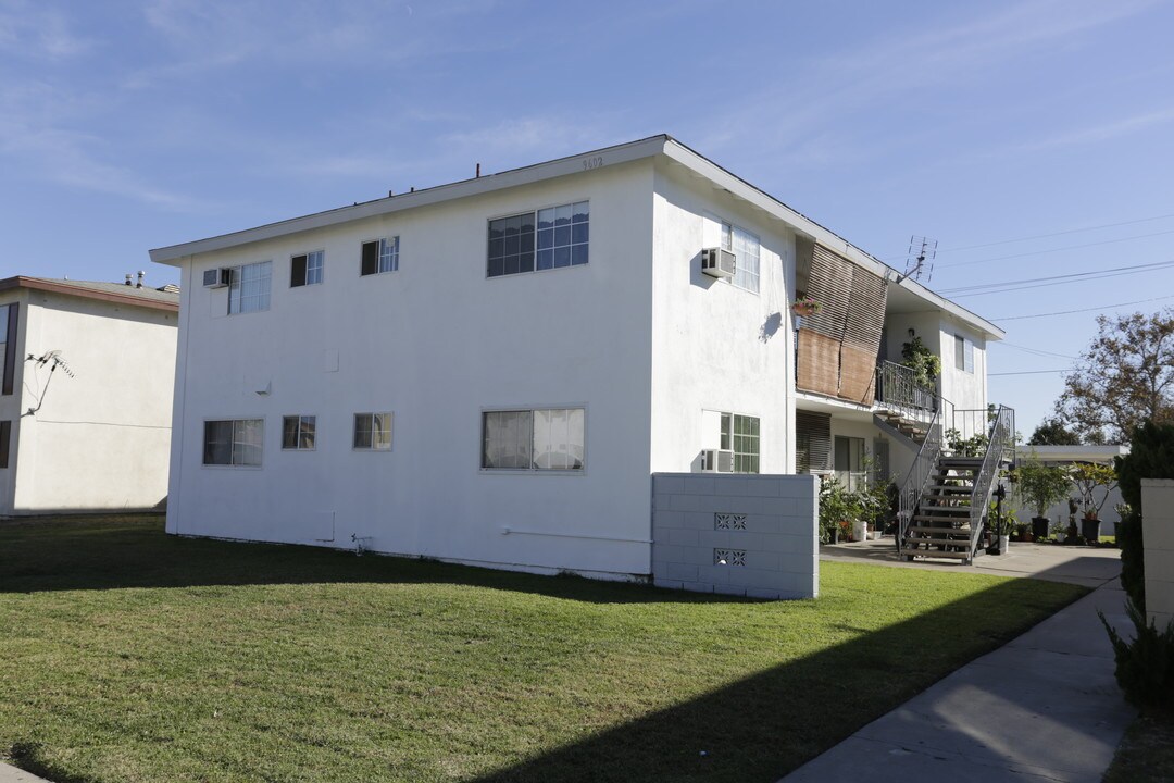 9602 Madison Cor in Westminster, CA - Foto de edificio