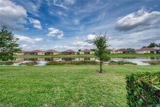 2656 Blossom Wy in Naples, FL - Foto de edificio - Building Photo
