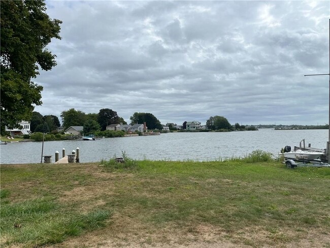 32 Shore Dr in Charlestown, RI - Building Photo - Building Photo