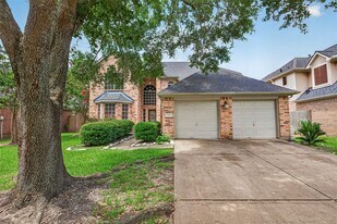 2710 Five Oaks Dr in Missouri City, TX - Building Photo
