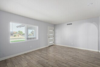 4302 N 80th Ln in Phoenix, AZ - Building Photo - Building Photo