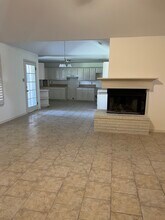 1218 Saint John Loop in Laredo, TX - Foto de edificio - Building Photo