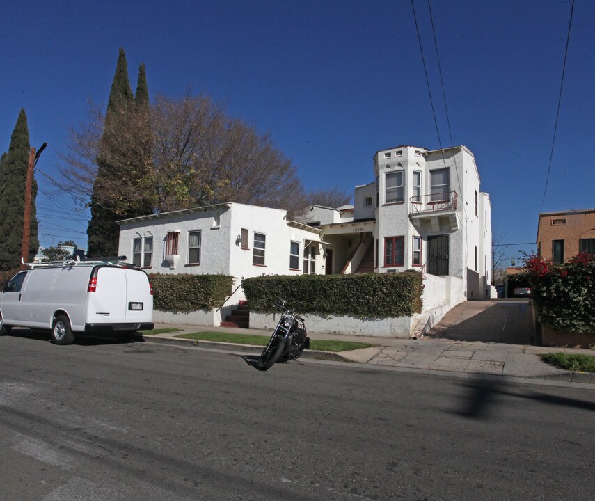 1250 N Mariposa Ave in Los Angeles, CA - Foto de edificio