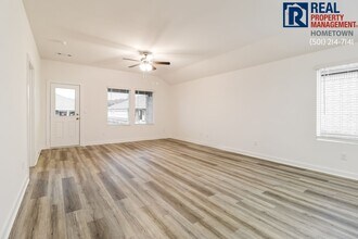 108 E Fredonia Ct in Mayflower, AR - Foto de edificio - Building Photo
