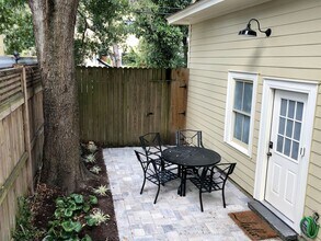 214 E. 32nd St., Unit D (Carriage House) in Savannah, GA - Building Photo - Building Photo