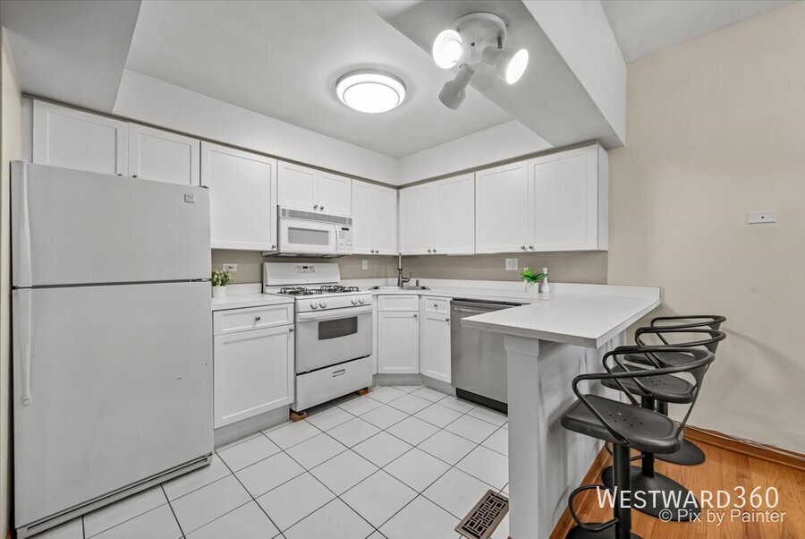 2123 N Clark St in Chicago, IL - Building Photo