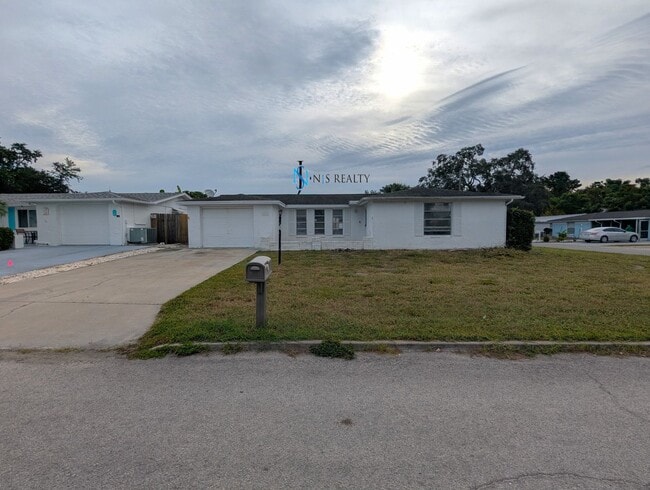 11110 White Oak Ln in Port Richey, FL - Building Photo - Building Photo