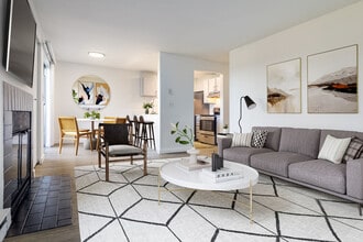 Lodge at Madrona Ridge in Tacoma, WA - Foto de edificio - Building Photo