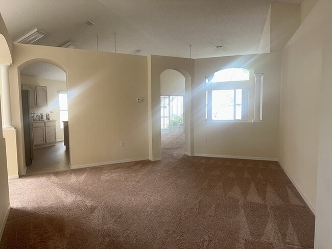 8928 Southbay Dr in Tampa, FL - Building Photo - Building Photo