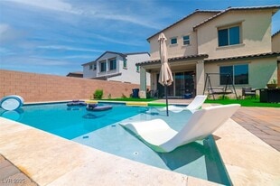 111 Verde Rosa Dr in Henderson, NV - Building Photo