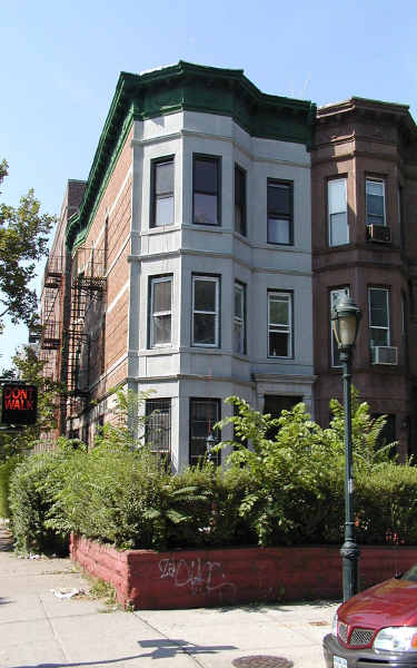 618 Eastern Pky in Brooklyn, NY - Foto de edificio