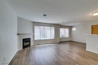 350 S Durango Dr, Unit 103 in Las Vegas, NV - Building Photo - Building Photo