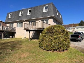 120-122 Berkey Dr in Johnstown, PA - Building Photo - Building Photo