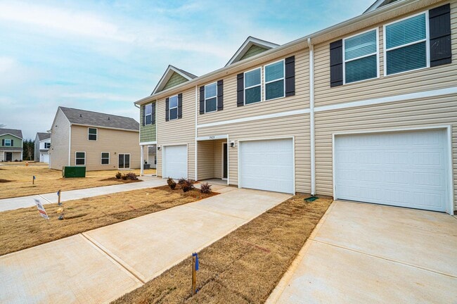 1942 Tranquility Cir in Newton, NC - Building Photo - Building Photo