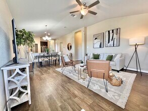 11235 Silver Rose in San Antonio, TX - Building Photo - Building Photo