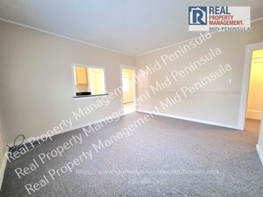 1055 Grand Ave in South San Francisco, CA - Building Photo - Building Photo
