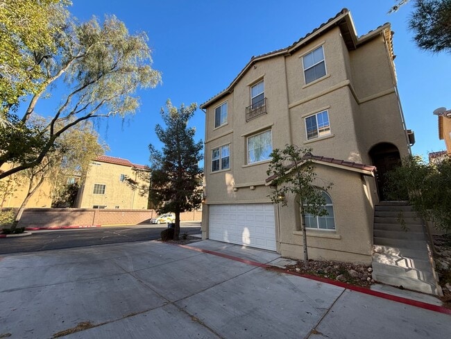 6481 W Abbotsford House Ct in Las Vegas, NV - Building Photo - Building Photo