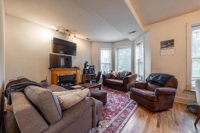 1935 N Wood, Unit 2