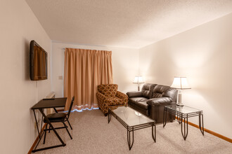 1165 S Riverside Dr in Iowa City, IA - Building Photo - Interior Photo