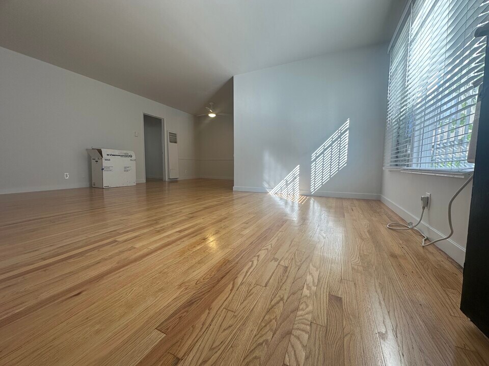 8366 Blackburn Ave, Unit 1 in Los Angeles, CA - Building Photo