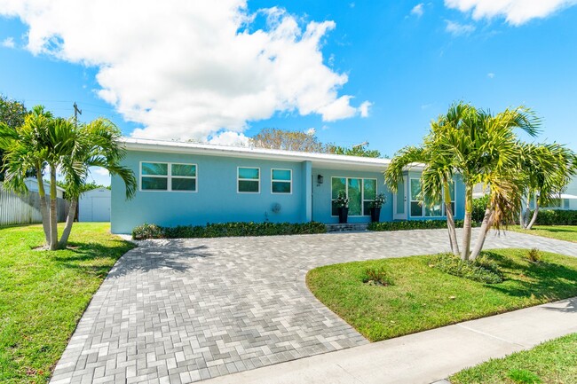 371 Saturn Ave in Jupiter, FL - Building Photo - Building Photo