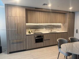 77 SE 5th St, Unit 1508 in Miami, FL - Building Photo