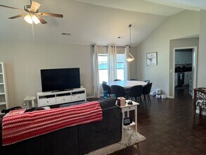 1386 E Amber Dr in Fayetteville, AR - Building Photo - Building Photo