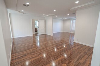 6518 Peach Ave in Los Angeles, CA - Building Photo - Building Photo