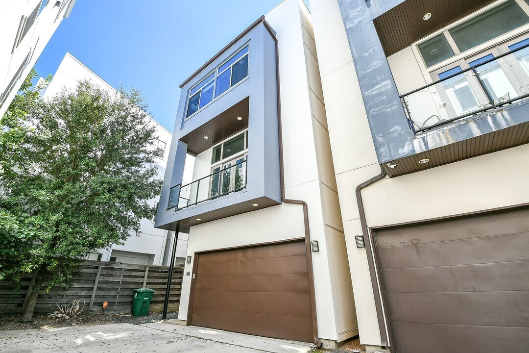 3215 Garrow St in Houston, TX - Building Photo