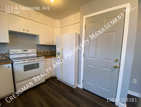 3 Bed, 1 Bath Main Floor House in Regina, SK - Building Photo - Building Photo