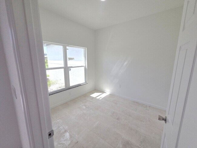 2502 28th St SW in Lehigh Acres, FL - Building Photo - Building Photo