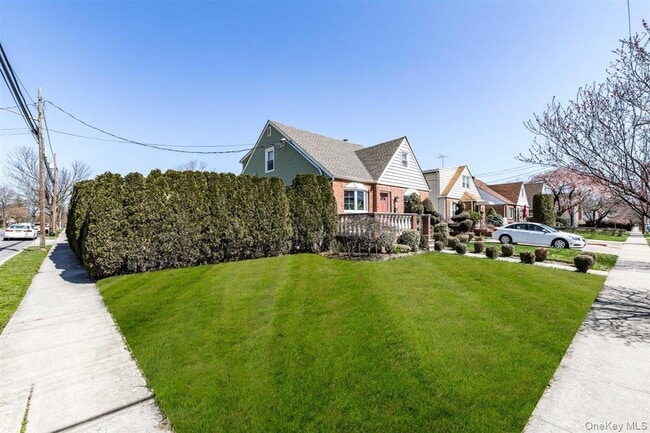 648 7th St S in Garden City, NY - Foto de edificio - Building Photo