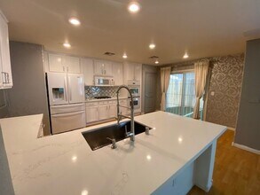 321 Copper Pine Ave in North Las Vegas, NV - Building Photo - Building Photo