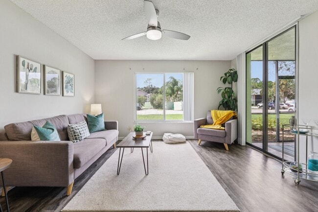 Lakeside Glen Apartments