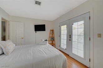 5248 Rambling Rd in Las Vegas, NV - Foto de edificio - Building Photo