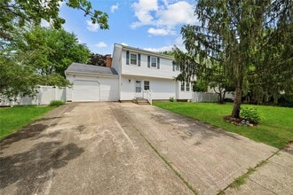9 Denise Ct in Nesconset, NY - Building Photo - Building Photo
