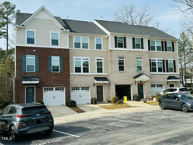 408 Berry Chase Way in Cary, NC - Building Photo - Building Photo