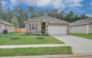 225 Little Spg Ct in Anahuac, TX - Building Photo - Building Photo
