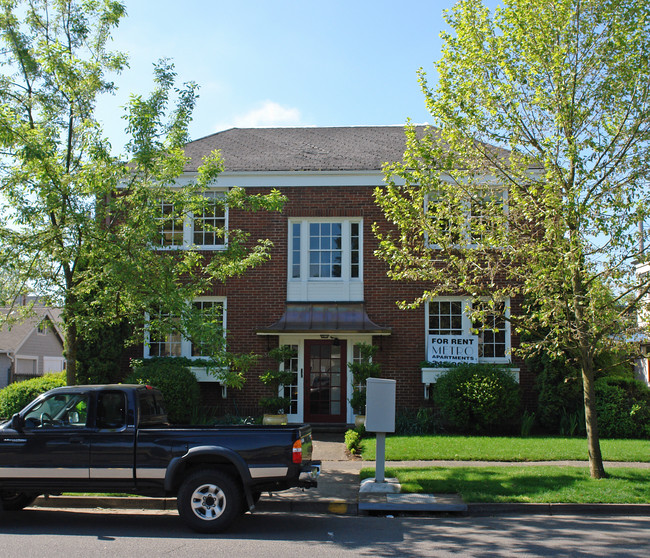 360 W 13th Ave in Eugene, OR - Building Photo - Building Photo