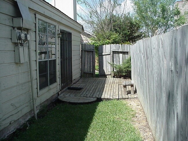 property at 10822 Lynbrook Dr