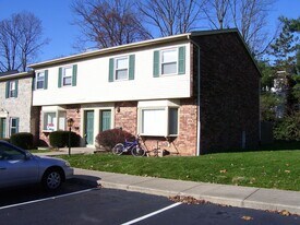 1619 S Dorchester Dr in Bloomington, IN - Building Photo