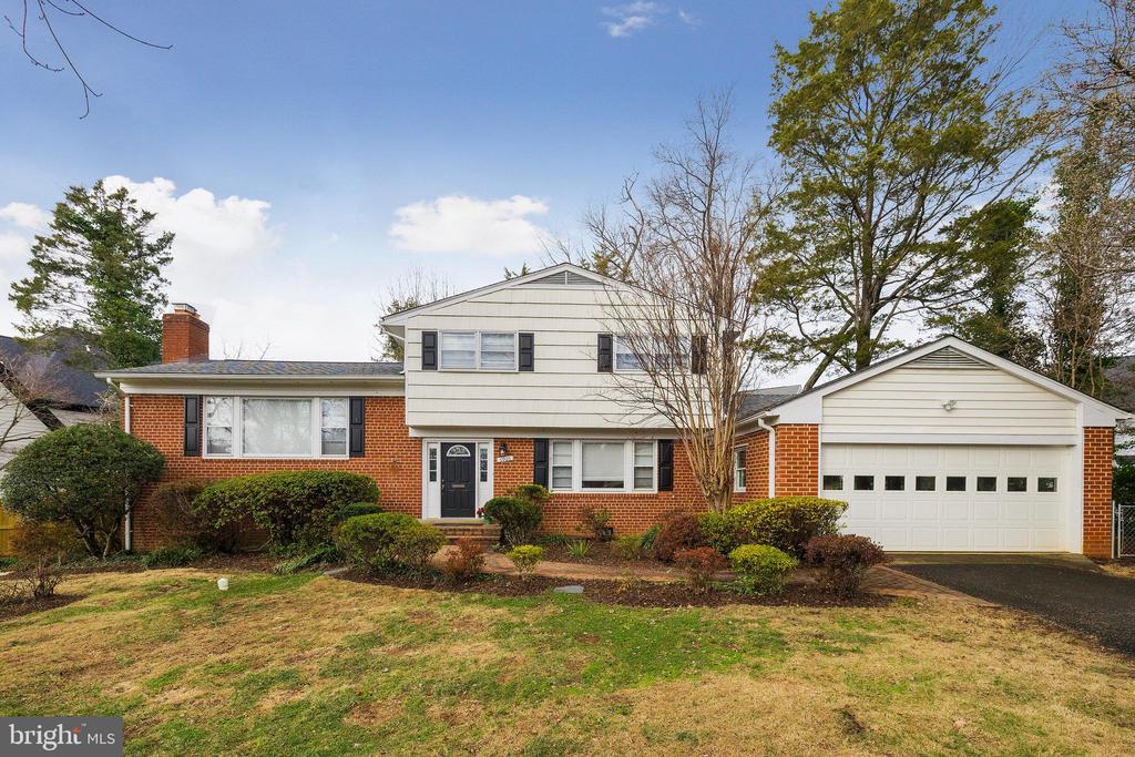 6926 Whitehall Pl in McLean, VA - Building Photo