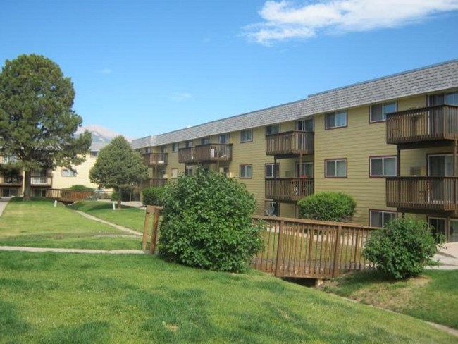 Mountain Ridge in Colorado Springs, CO - Building Photo - Building Photo