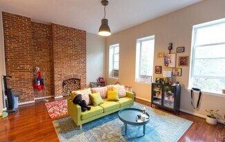 2115 St Paul St in Baltimore, MD - Building Photo