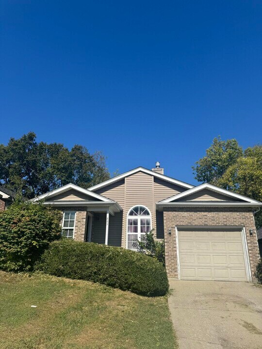 889 Revere Run Dr in Lexington, KY - Building Photo