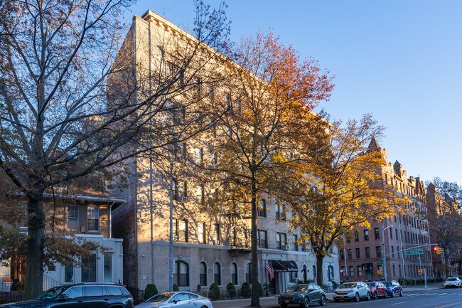 Royal Poinciana in Brooklyn, NY - Foto de edificio - Building Photo